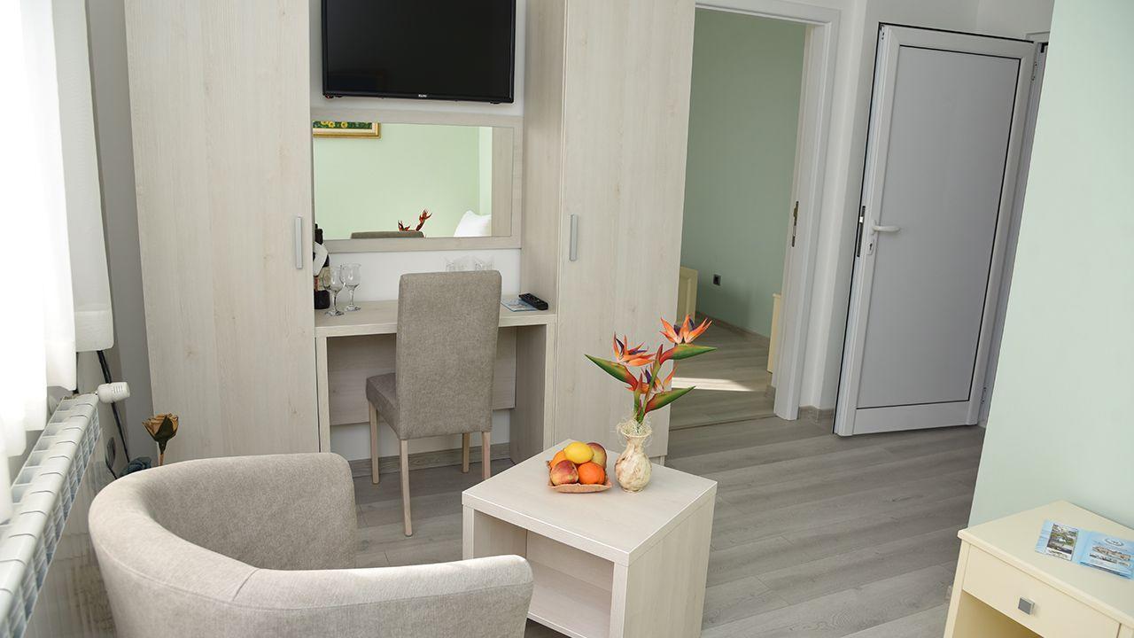 Hotel Mk, Plavi Restoran, Loznica Dış mekan fotoğraf